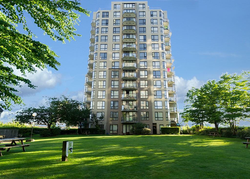 55 10th Street 1106, New Westminster, BC V3M 6R5 2 Bedroom Condo for