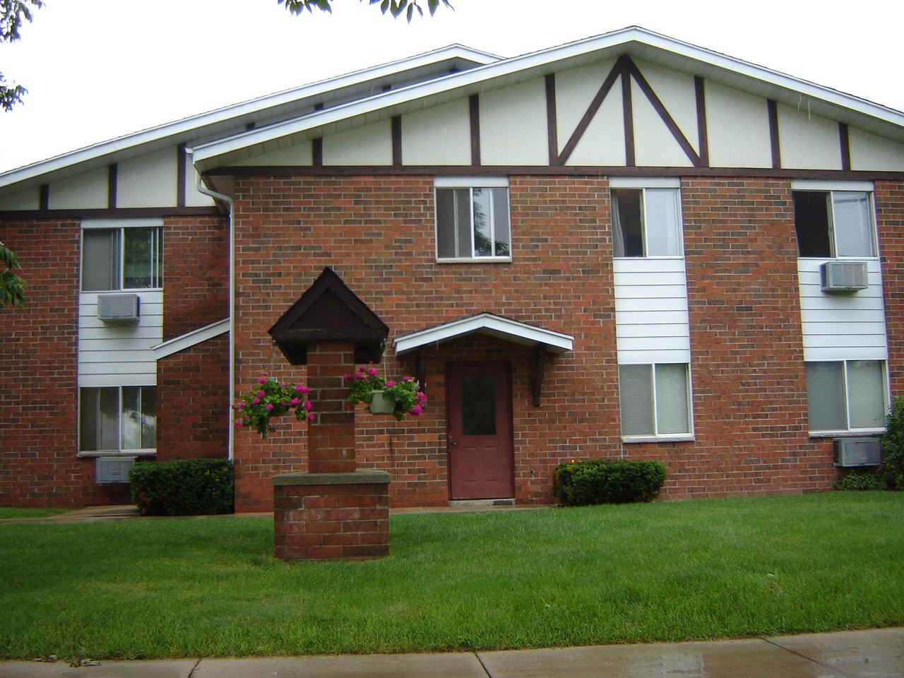 Lake Park Apartments - Photo 3 of 3