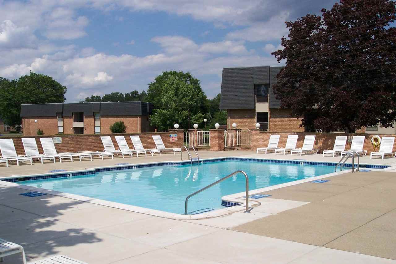 Bedford Square Apartments 1685 Bedford Square Dr, Rochester Hills, MI