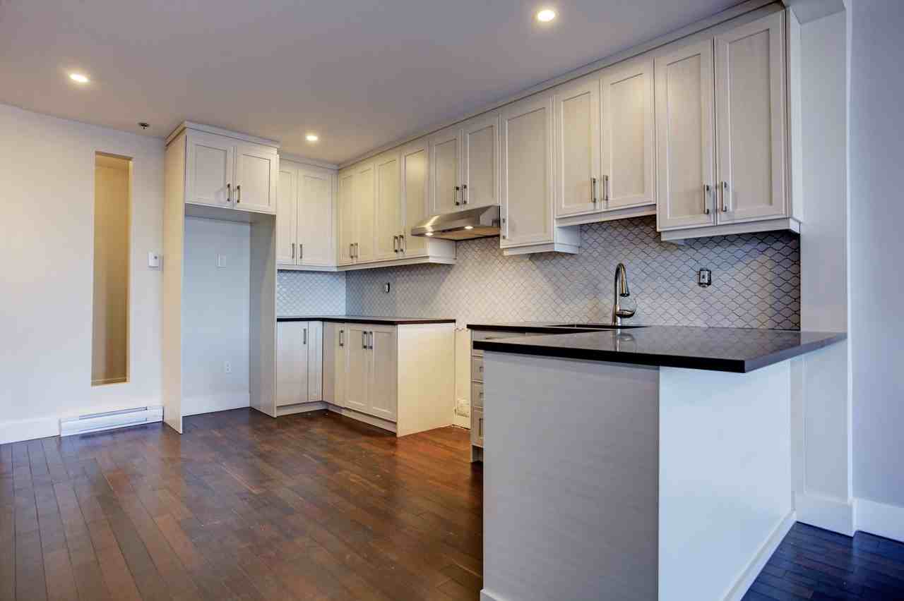 1260 Rue Bernard Ouest - Photo 2 of 8