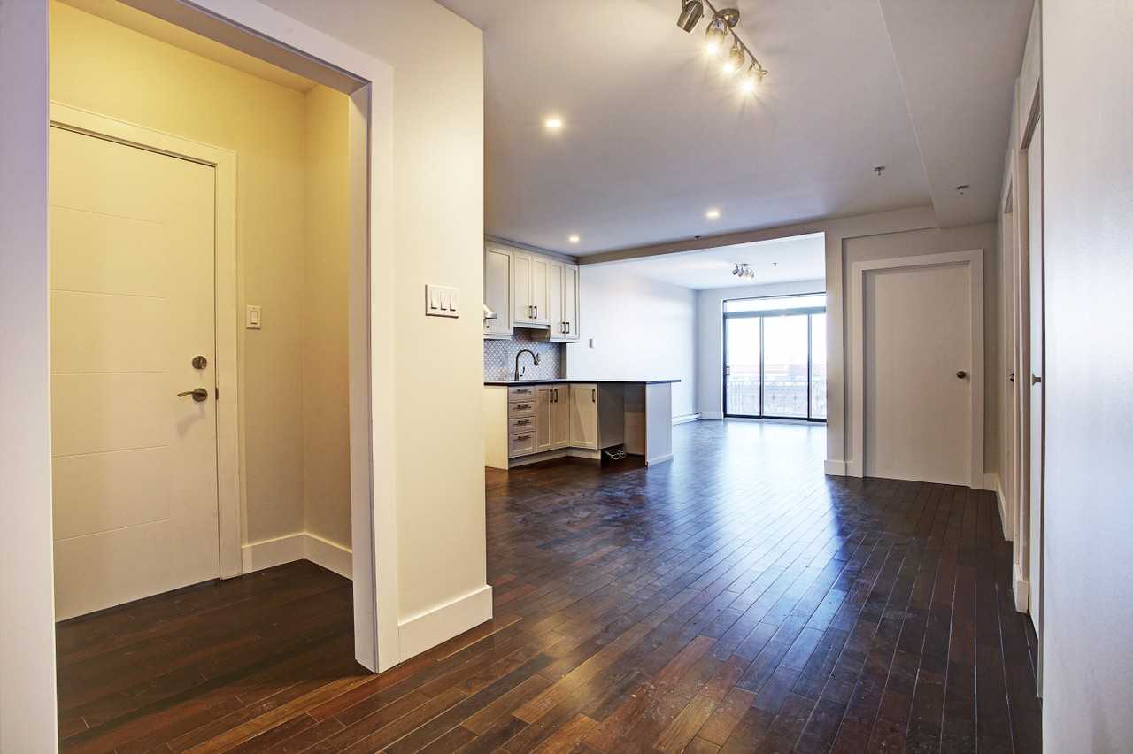 1260 Rue Bernard Ouest - Photo 3 of 8