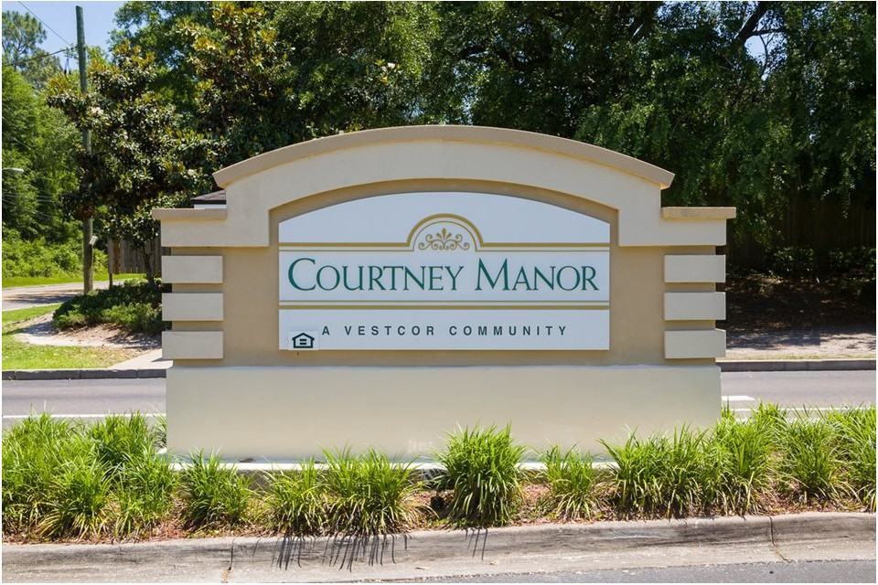 Courtney Manor - Photo 2 of 31