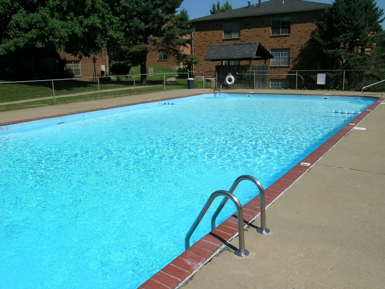 Bellecote Townhouse Apartments - Photo 3 of 8