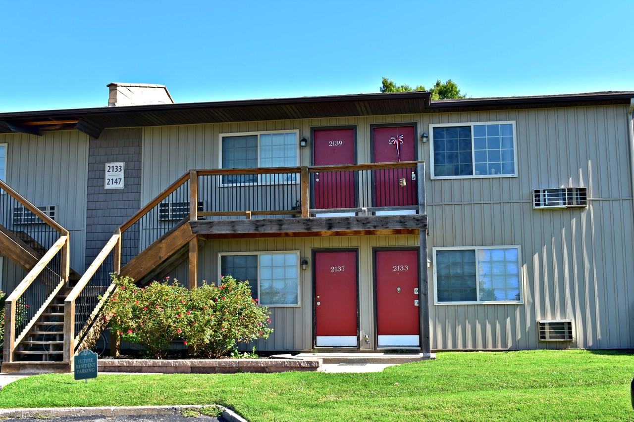 MeadowBrook Apartments - Photo 3 of 11