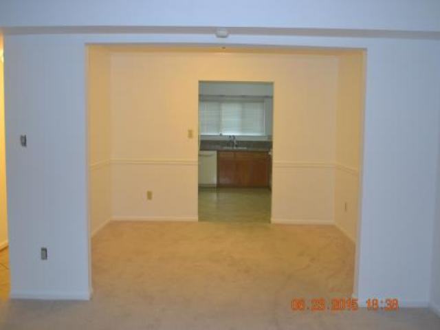 1017 N Green Dr - Photo 2 of 6