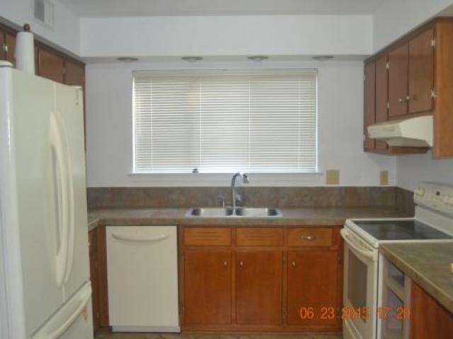 1017 N Green Dr - Photo 3 of 6