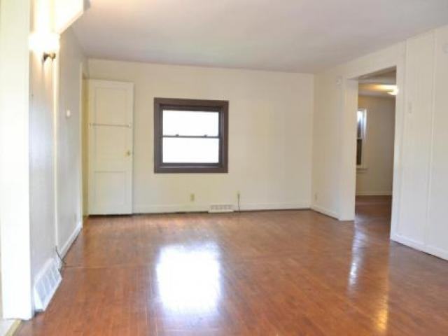 928 Magnolia Ave - Photo 2 of 5