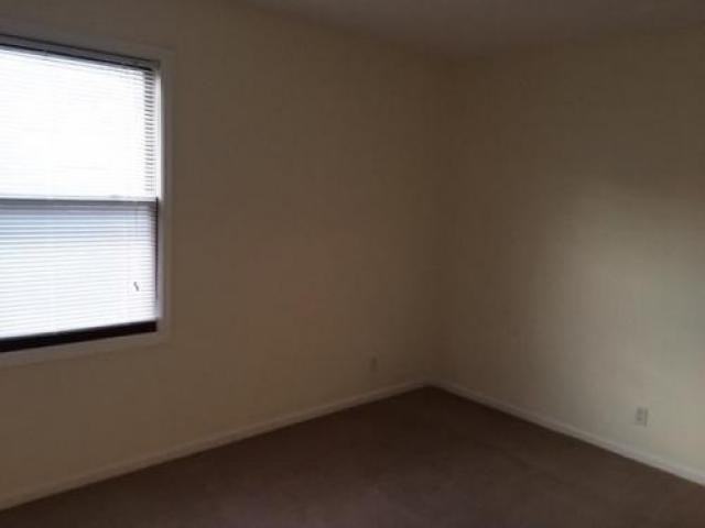 919 Bluewater Dr - Photo 3 of 6