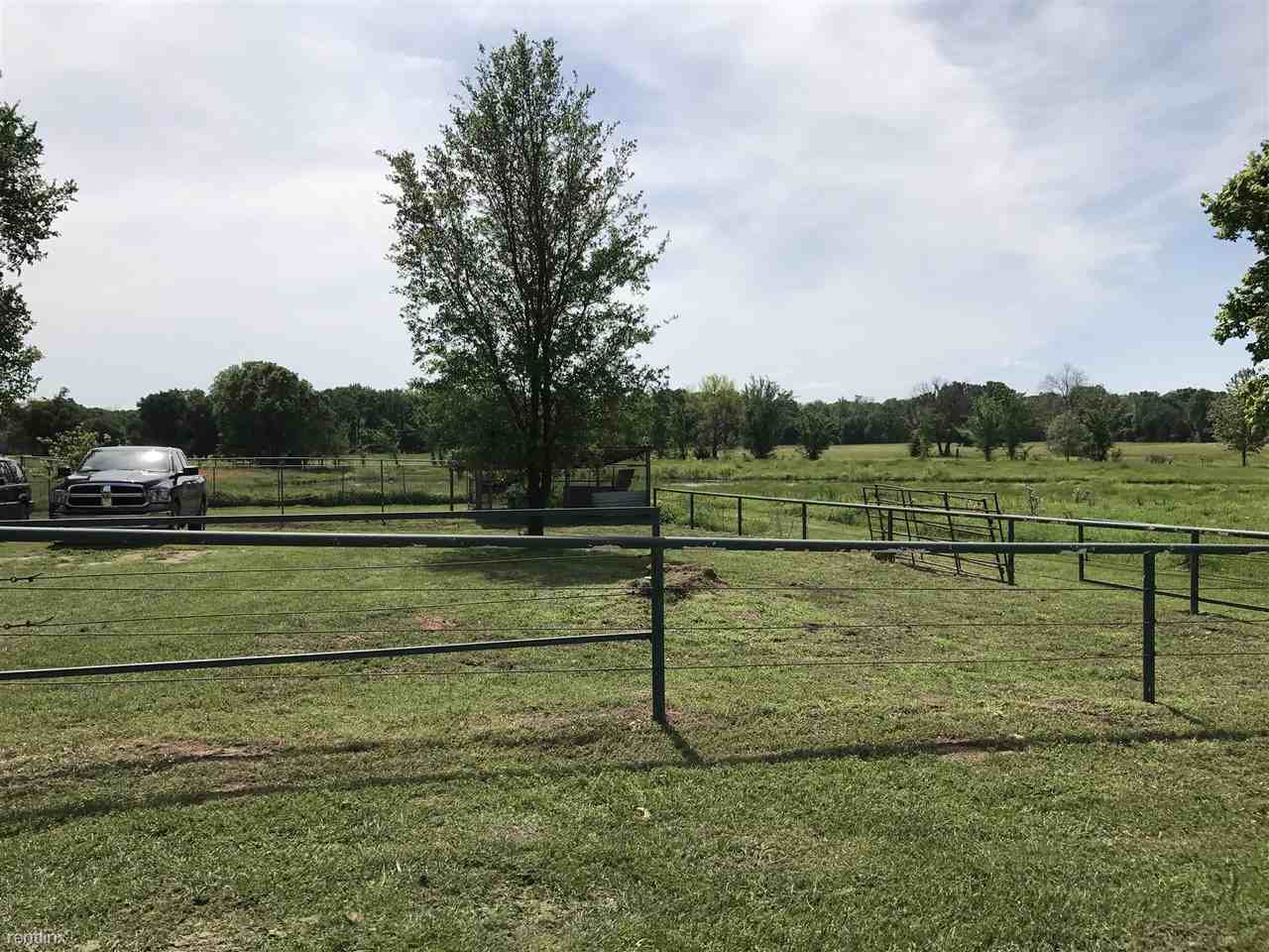 833 Co Rd 3606 - Photo 2 of 3