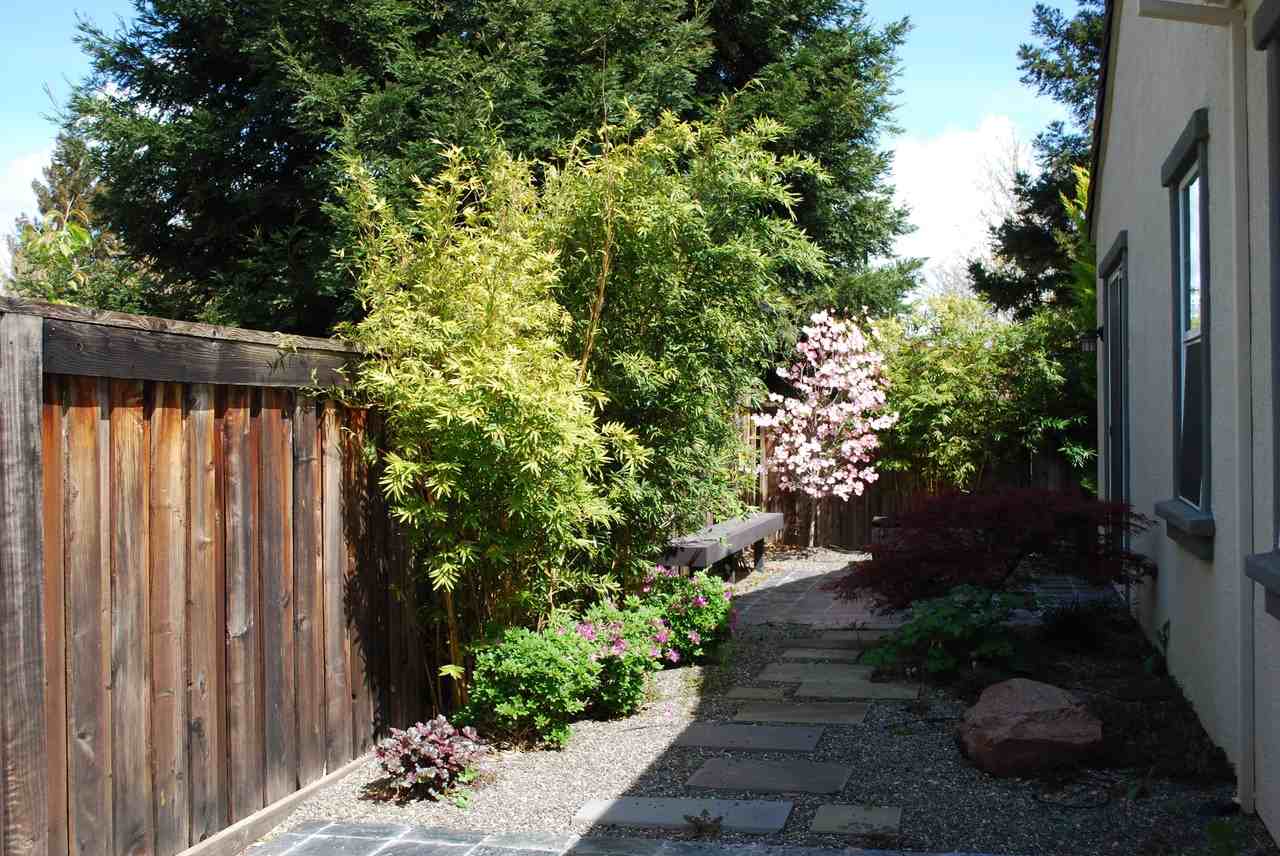 8087 Linda Isle Ln - Photo 2 of 15