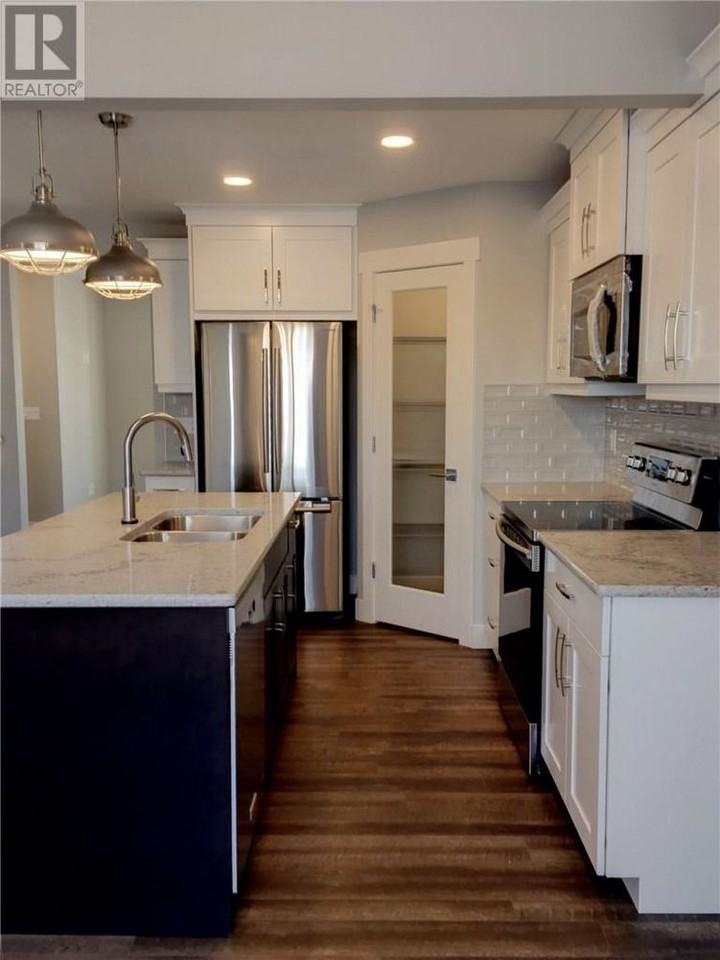 147 Prospect Dr - Photo 2 of 10