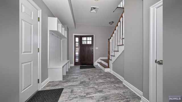 42 Cabot Ln - Photo 3 of 21