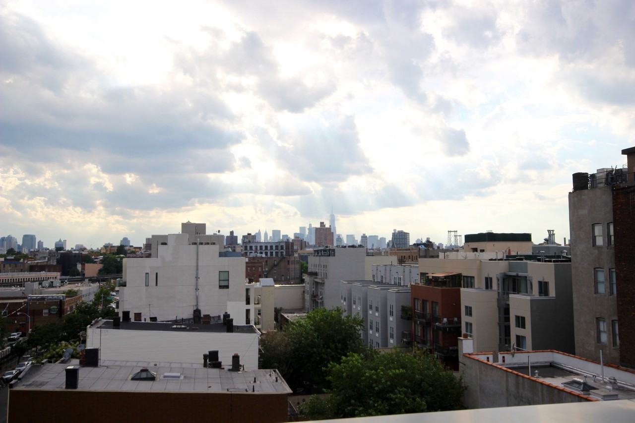 31 Montrose Avenue #20AH