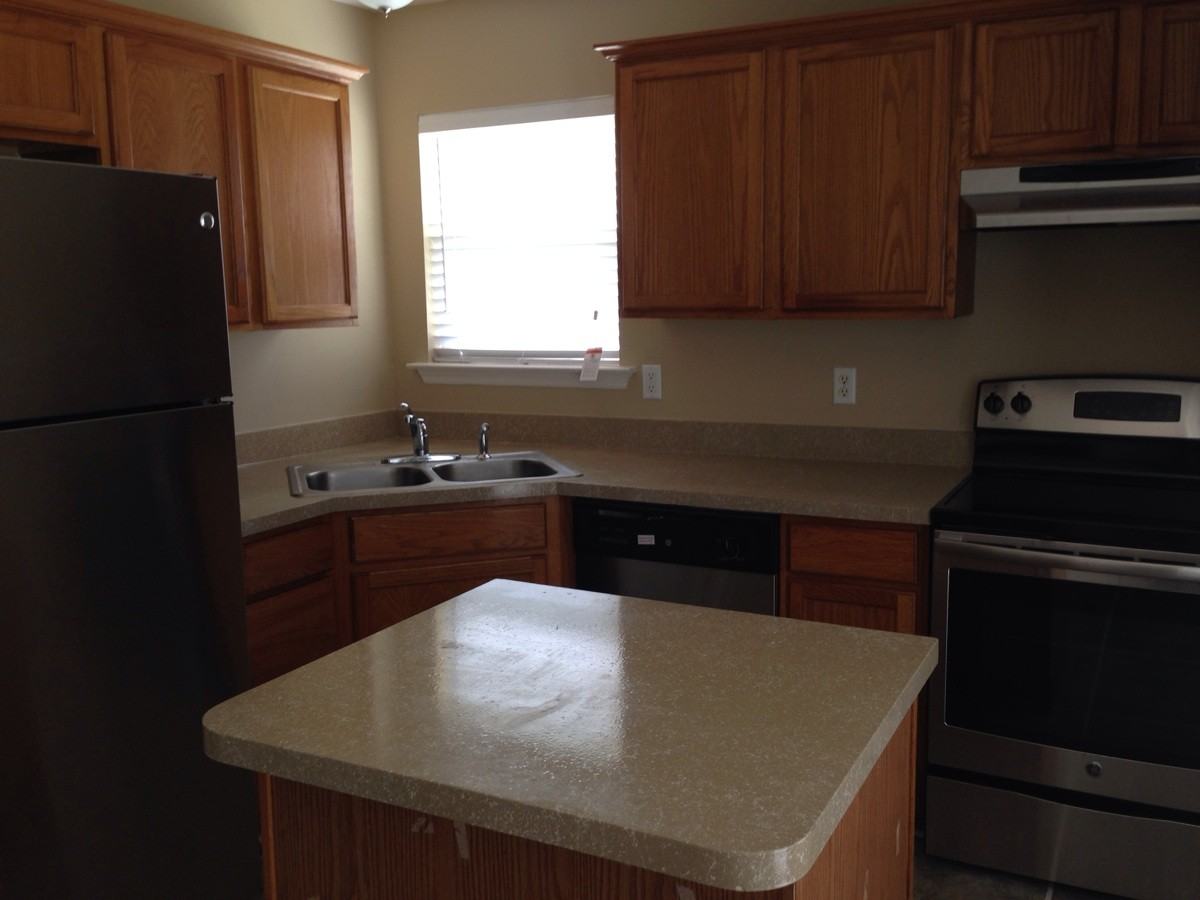 1825 Lakewood Village Dr - Photo 3 of 7