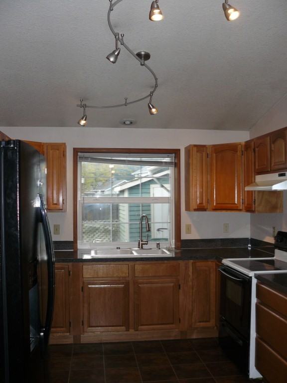 9209 Quinault Dr NE - Photo 3 of 28