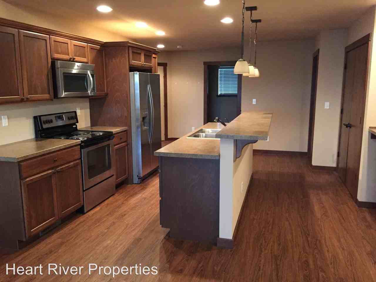 310 4th St NW - Photo 3 of 10