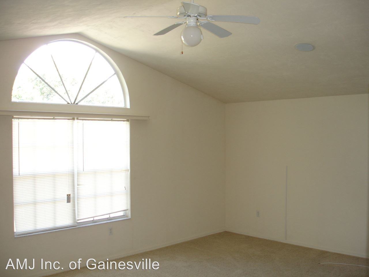 4344 NW 34th Dr - Photo 3 of 12