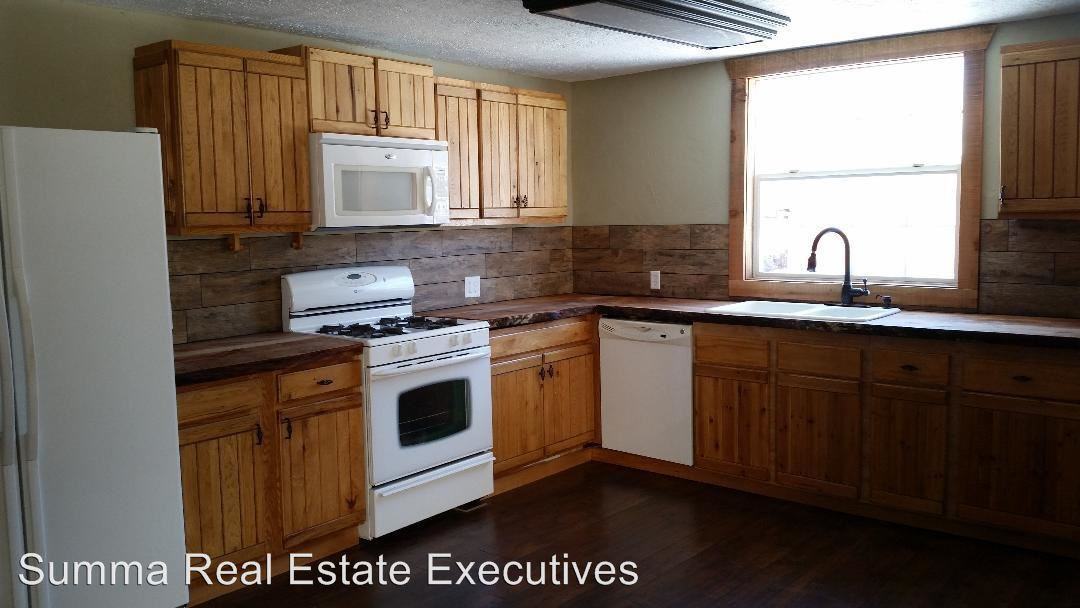 19285 SE Hwy 212 - Photo 3 of 17