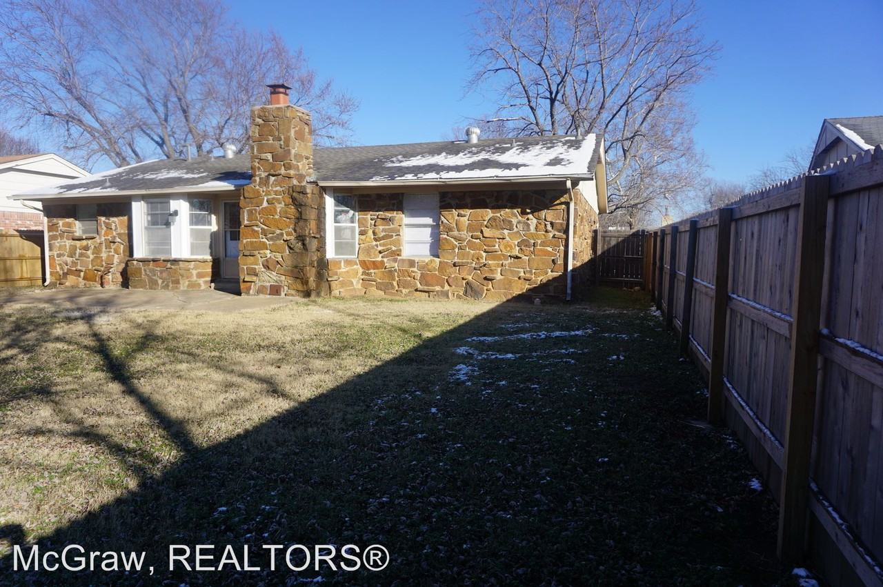 1922 S 141st E Ave - Photo 2 of 10