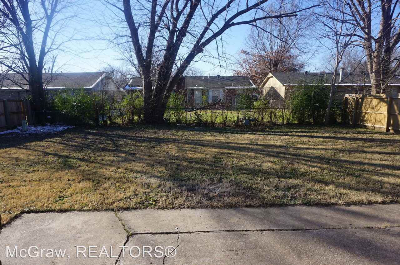 1922 S 141st E Ave - Photo 3 of 10