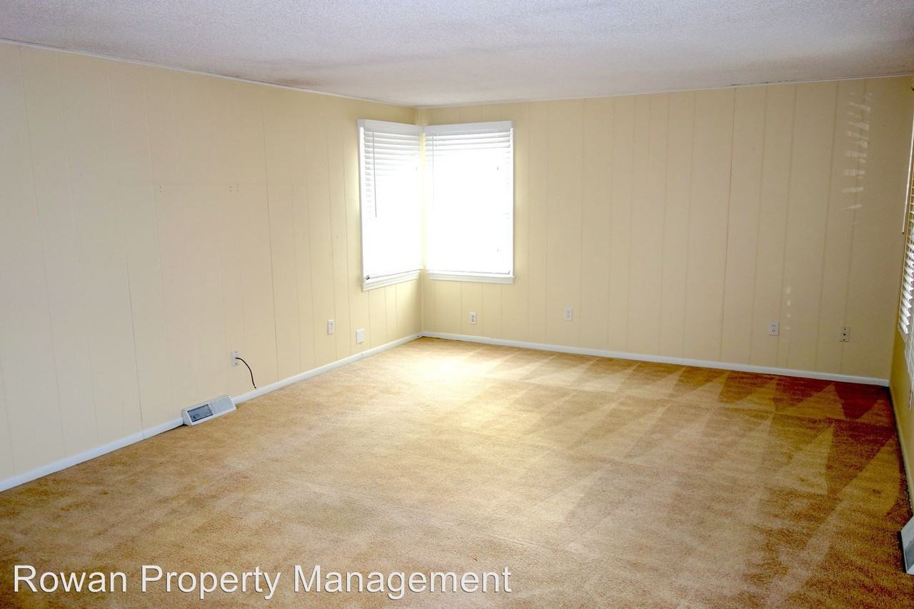 7525 Foster St - Photo 3 of 18