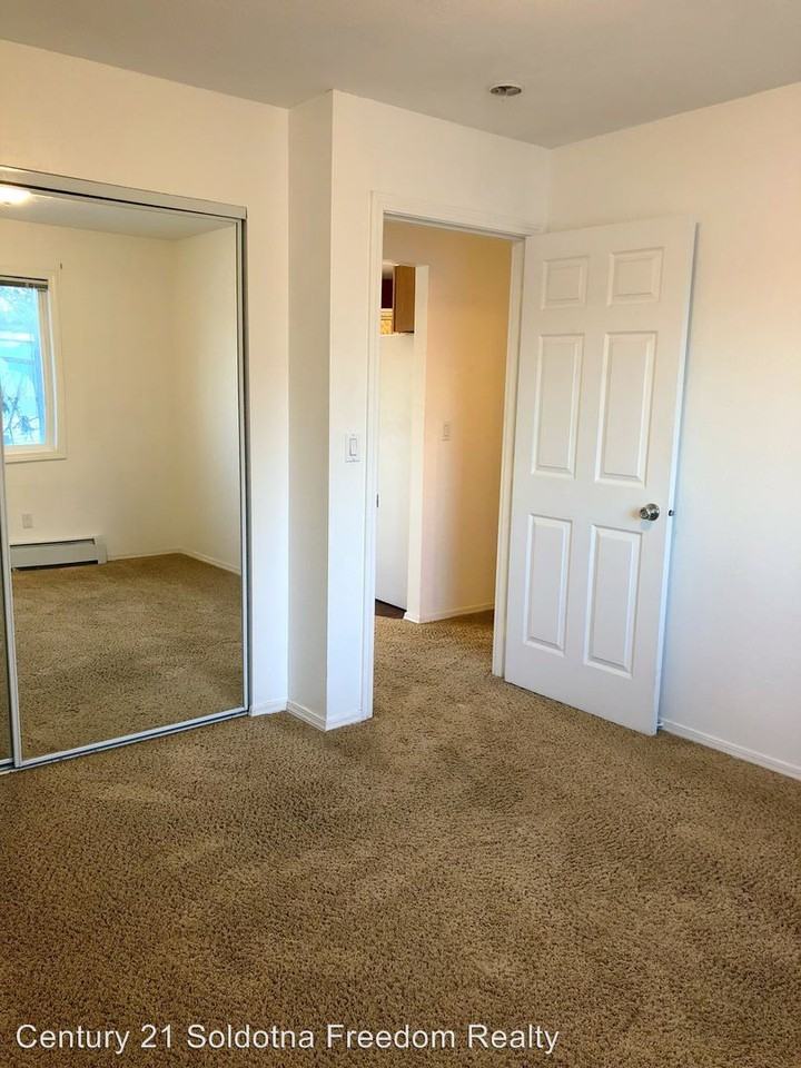 1232 Lilac Lane - Photo 3 of 7