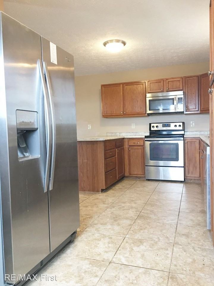 845 Unitia Rd - Photo 3 of 12