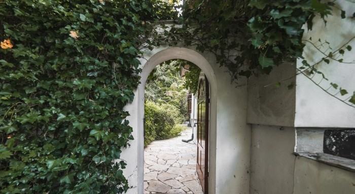 9 Tamath Cres. - Photo 2 of 10