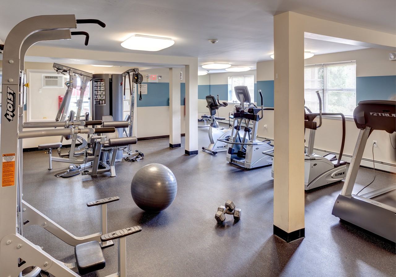 Sutton Hill Apartments - Photo 2 of 6