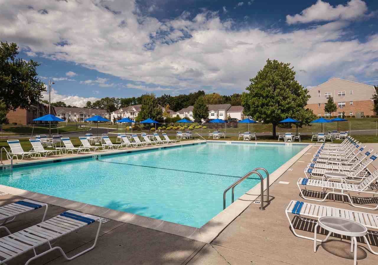 Sutton Hill Apartments - Photo 3 of 6