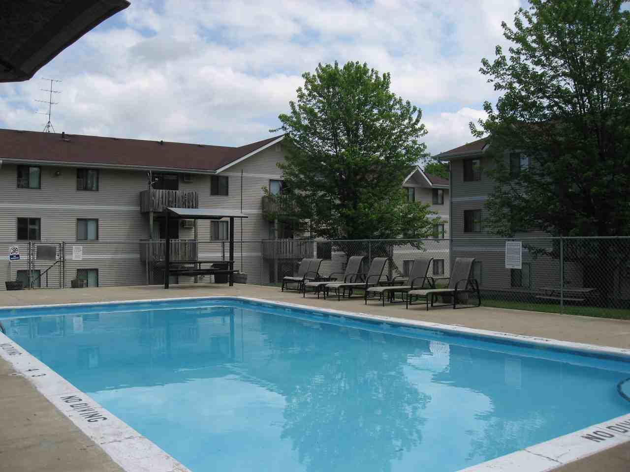 Sunburst Apartments - Photo 2 of 4