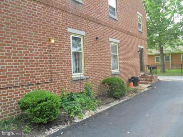 113 W 4th St - Photo 2 of 6