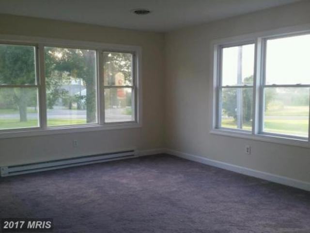401 Bay Dr - Photo 3 of 6
