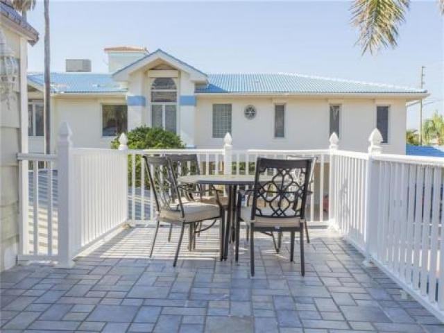 15572 Gulf Blvd - Photo 2 of 6