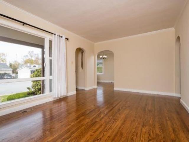 1109 Hamilton Ln - Photo 3 of 6