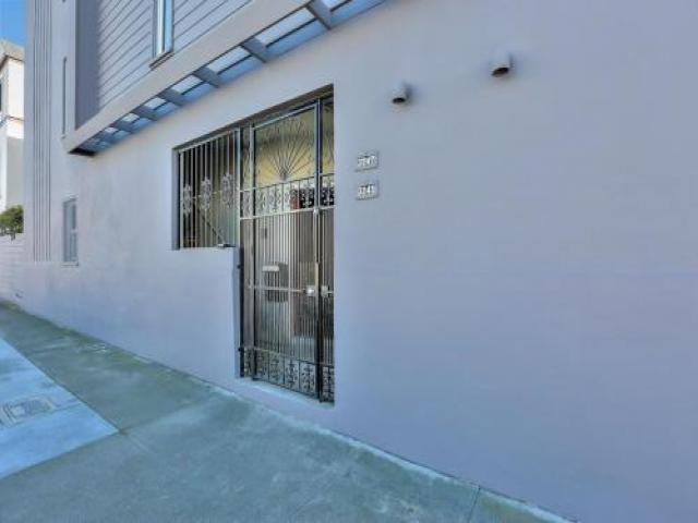 3245 Judah St - Photo 3 of 6