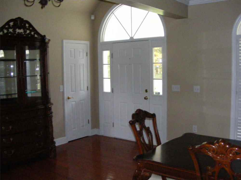 411 Robbins St - Photo 3 of 5