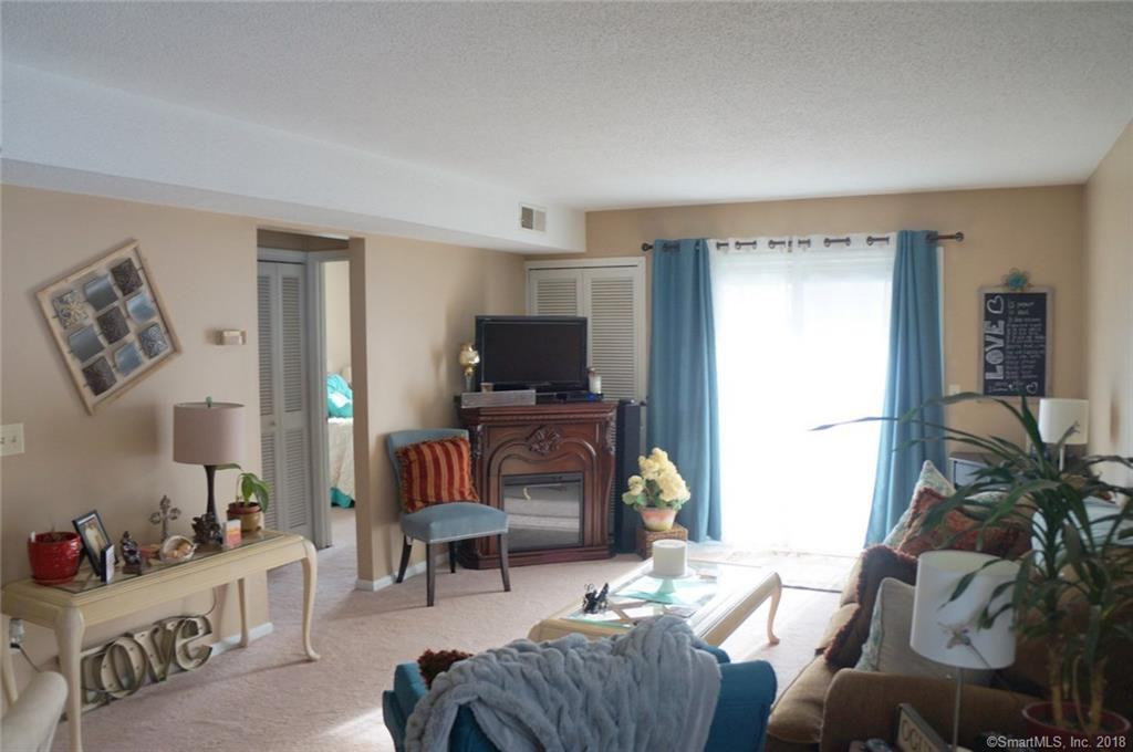 101 Twin Circle Dr - Photo 3 of 10