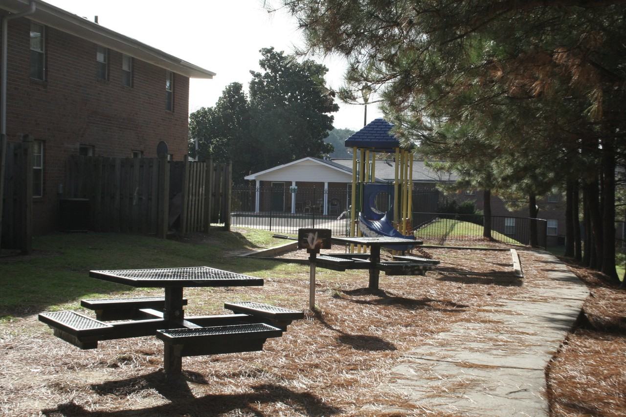 Colonial Square - Photo 3 of 18