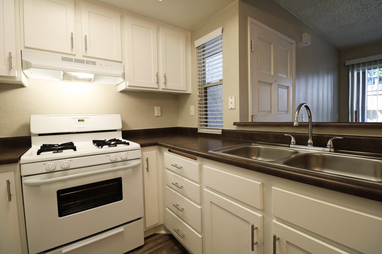 Oak Terrace for SENIORS 55+ Apartments 551 N Santa Fe St, Hemet, CA