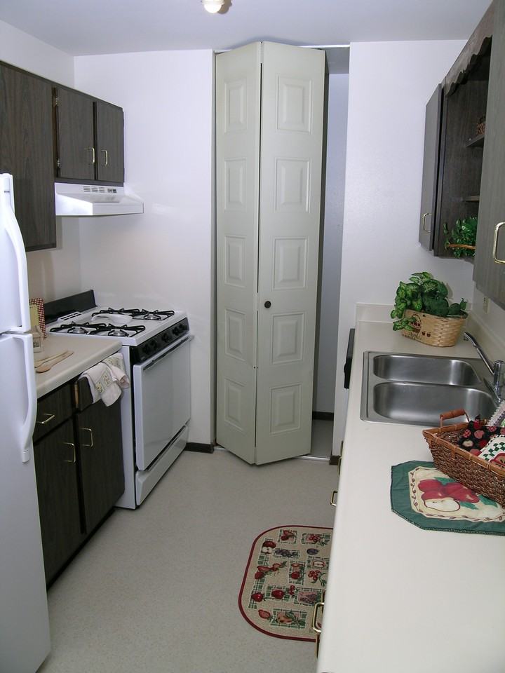 Sunburst Apartments - Photo 2 of 11