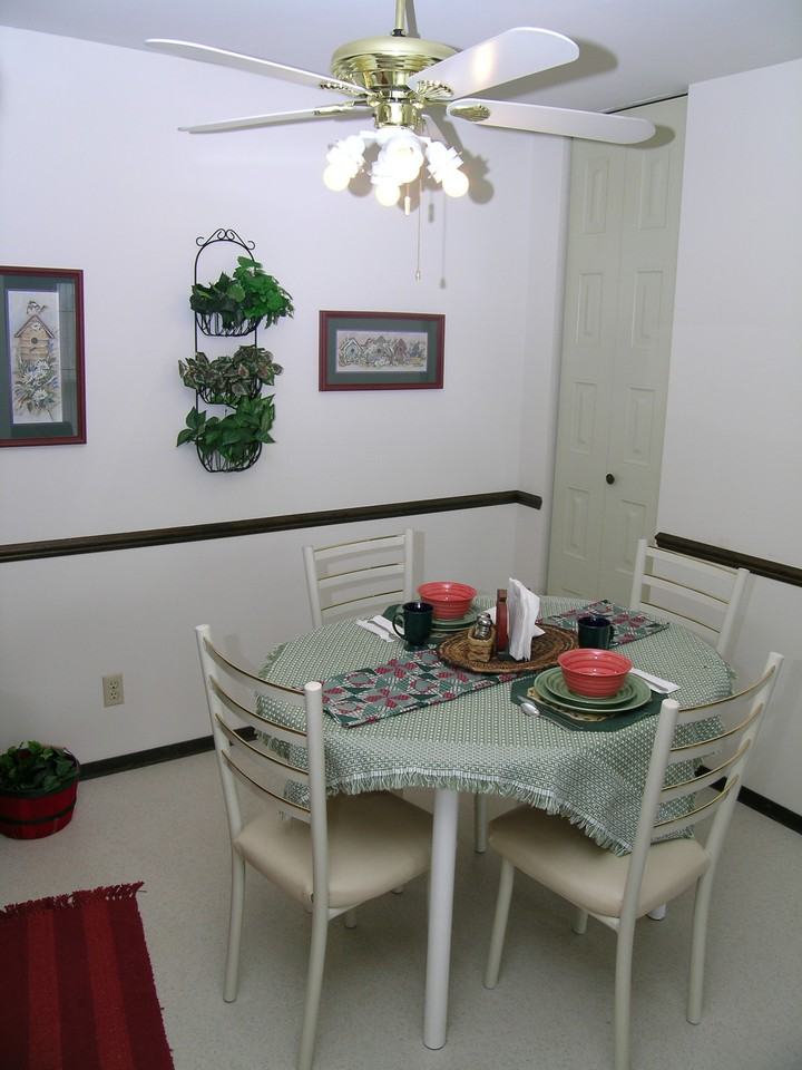 Sunburst Apartments - Photo 3 of 11