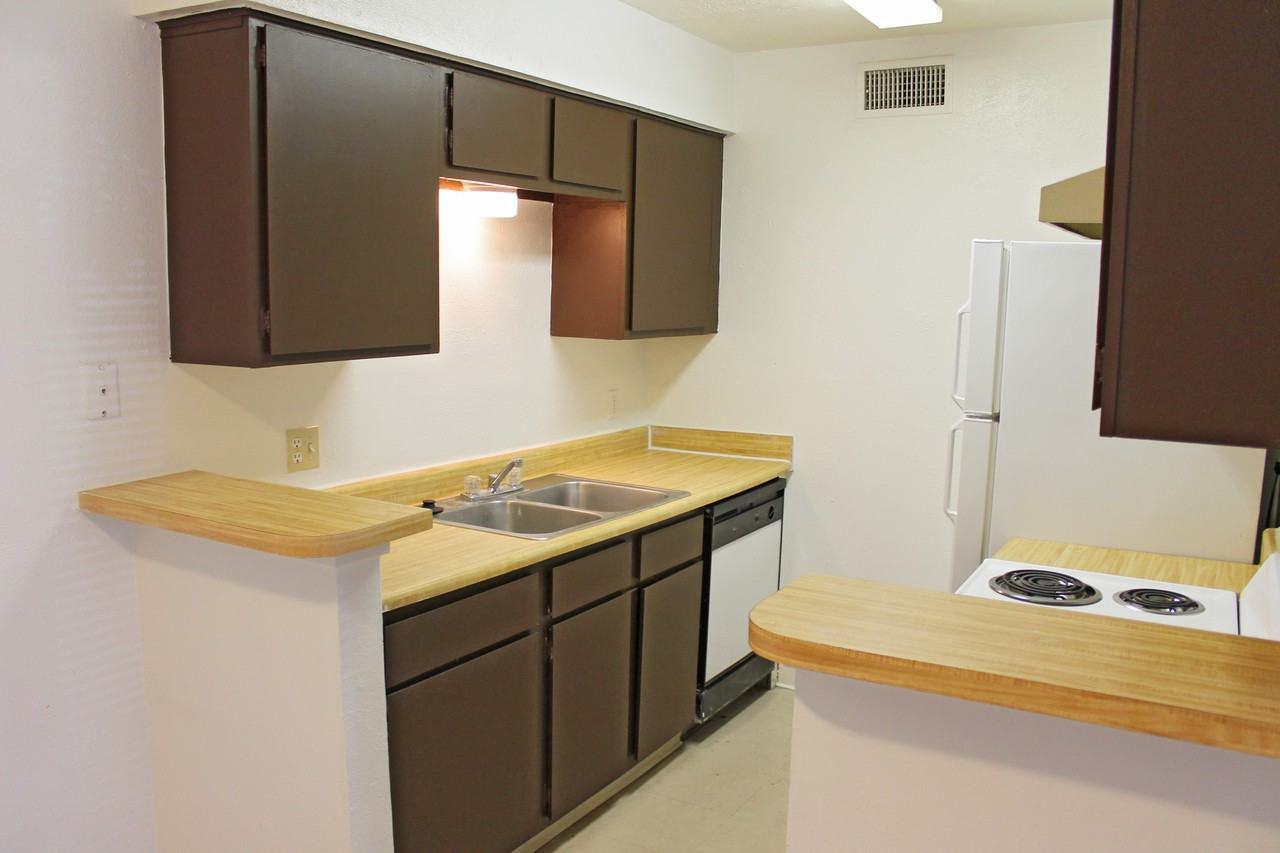 Hilltop Oaks - Photo 2 of 14