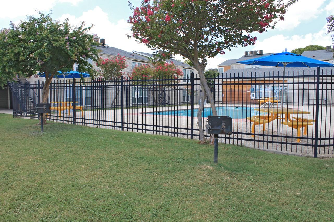 Hilltop Oaks - Photo 3 of 14