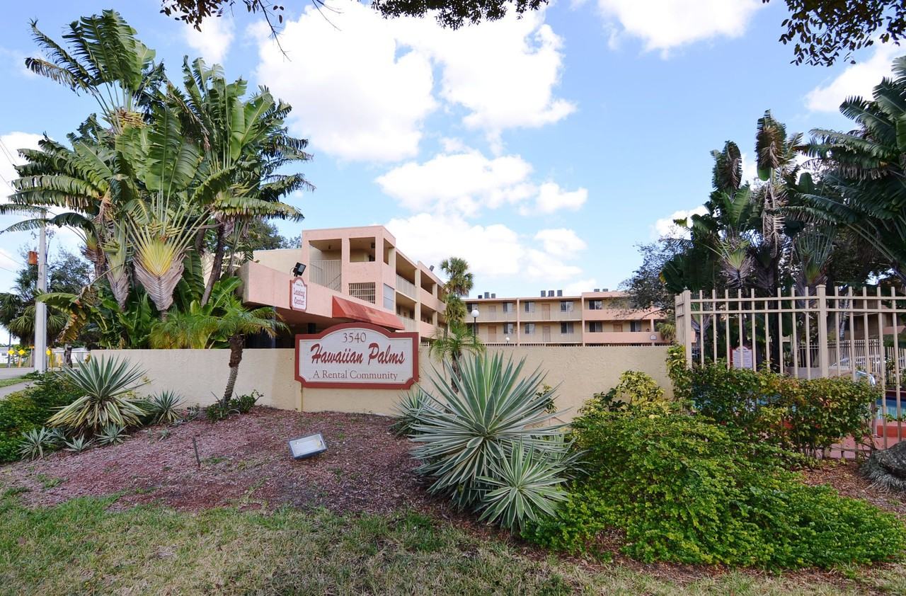 Hawaiian Palms - Photo 2 of 26