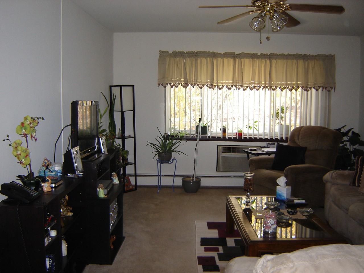 Garden Pool Apartments - Photo 3 of 8