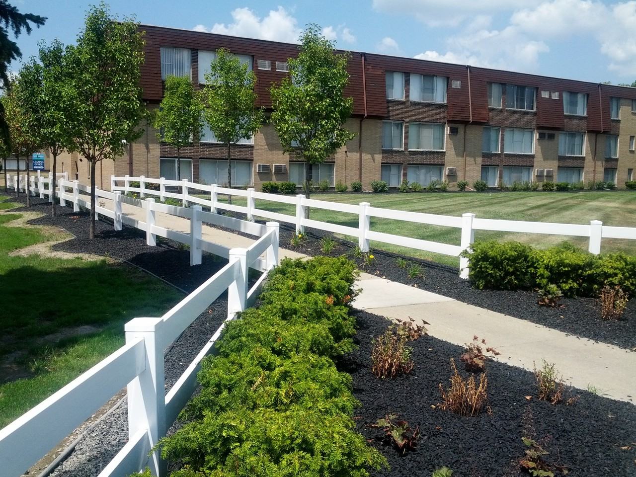 Top of the Drive Apartments - Photo 2 of 8