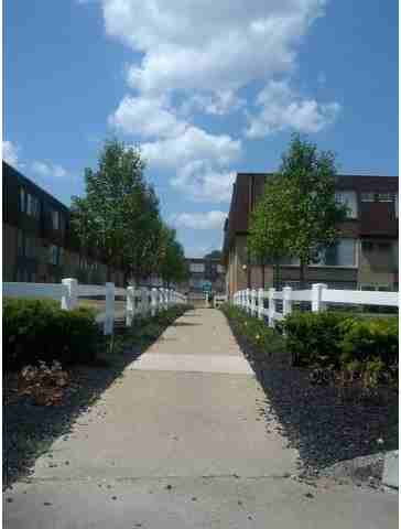 Top of the Drive Apartments - Photo 3 of 8