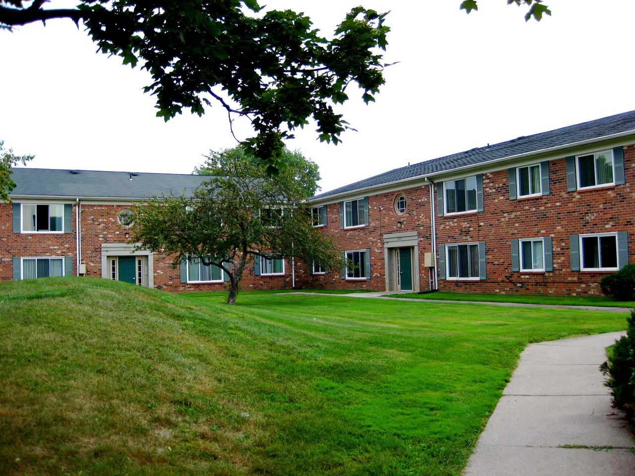 Harper Square Apartments - Photo 3 of 20