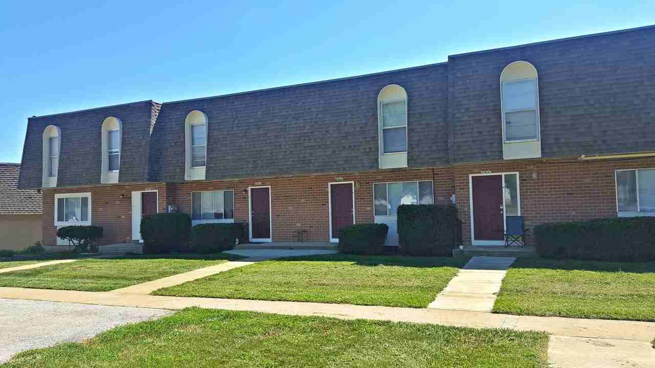 Apartments at Georgetown - Photo 2 of 30